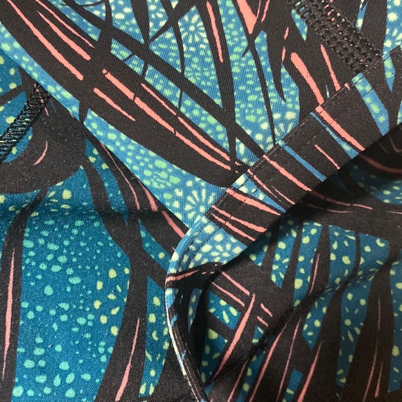 Lululemon Speed Short Palm Lace Tofino Teal Multi Black Size 8 - Picture 3 of 12